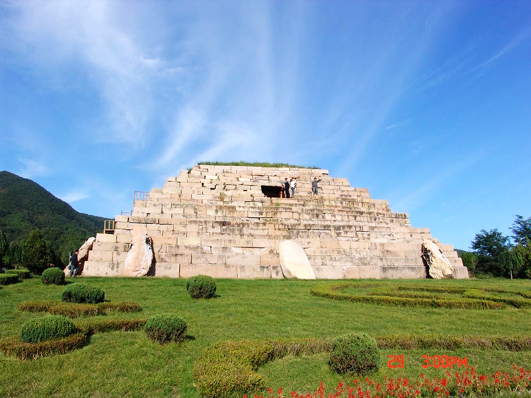  Столичные города и гробницы древнего королевства Когурё