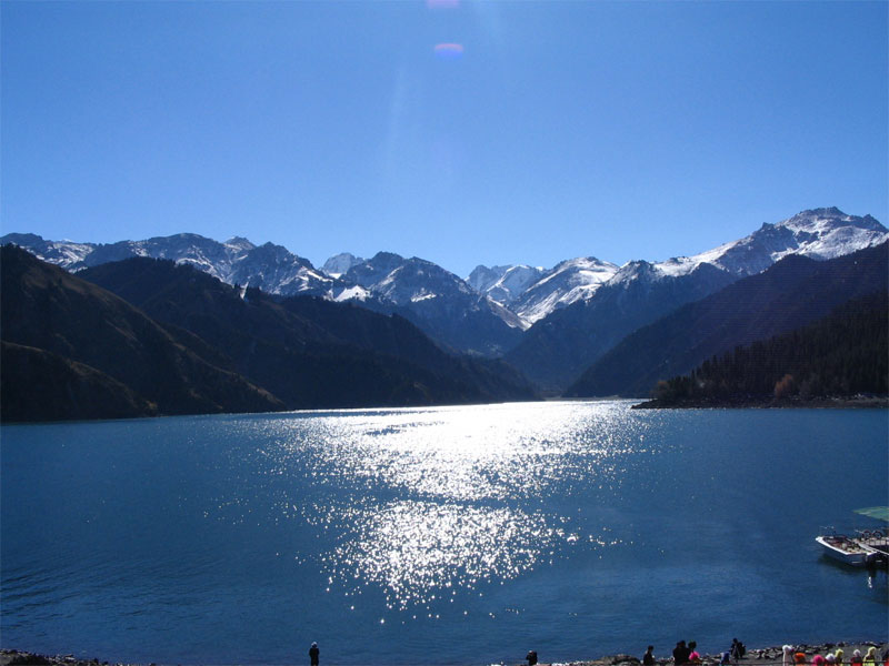 Небесное озеро (Тяньчи) в горах Чанбайшань