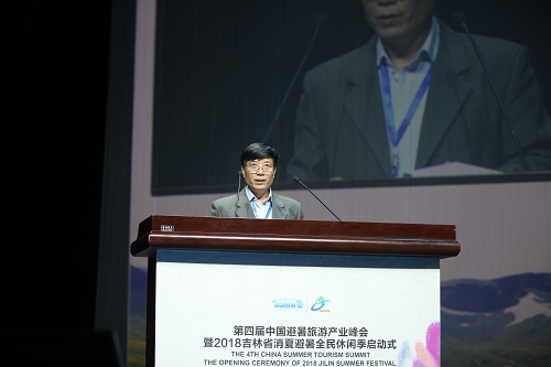 Начальник Центра общественного метеорологического обслуживания Управления КНР по делам метеорологии Сунь Цзянь выступил с основным докладом