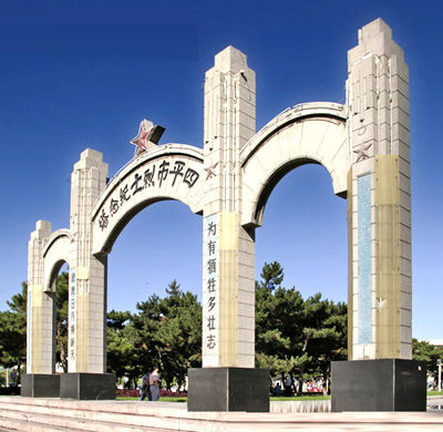 Монумент в память павших борцов является одним из объектов красного туризма в Сыпине. Находится 1 км.от вокзала. 