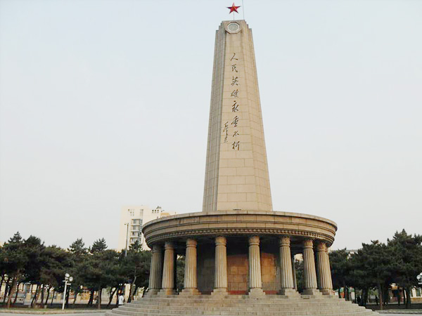 Монумент в память павших борцов является одним из объектов красного туризма в Сыпине. Находится 1 км.от вокзала. 