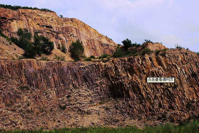 Национальный геологический парк Шаньмэнь в г. Сыпин находится на продолжении гор Чанбайшань, на юго-западной стороне поселка Шаньмэнь района Тедун города Сыпин.