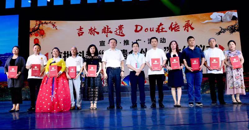 Торжественное открытие Третьего фестиваля всенародного курортного летнего отдыха и нематериального культурного наследия провинции Цзилинь