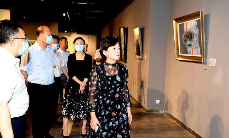 Безграничная любовь – Цзилиньская тематическая выставка картин и фотографий о борьбе с эпидемией