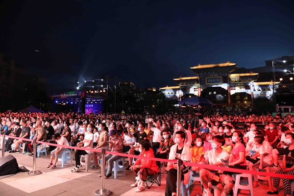 Симфонический оркестр провинции Цзилинь дал концерт в рамках фестиваля «Великолепные вечера в Цзилине. Лето 2020 года»