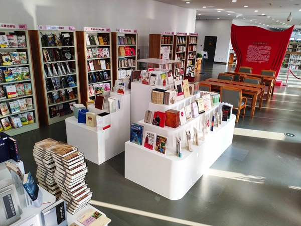 В честь двойного праздника в Библиотеке провинции Цзилинь открылась «Эксклюзивная цзилиньская библиотека» 