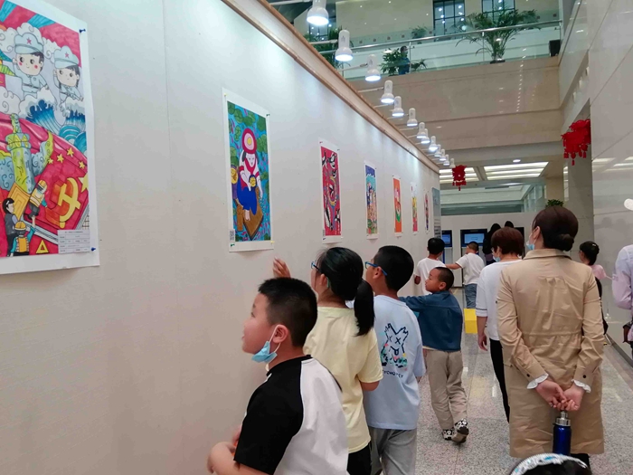 Мир в рисунках, сердца детей с партией – 11-я выставка изобразительного искусства среди детей рабочих-мигрантов открылась в Библиотеке провинции Цзилинь 